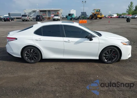 2020 Toyota Camry Le Hybrid z USA, uszkodzony, nr VIN 4T1E31AK6LU009314